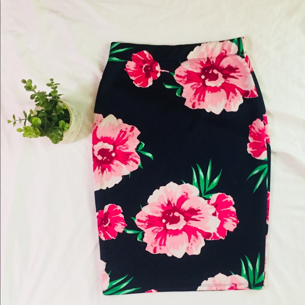 NWOT FLOWER PENCILS SKIRT